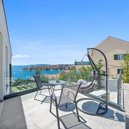 Medusa Villa *