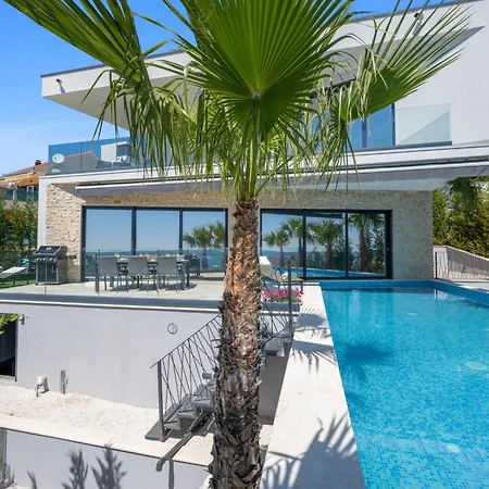 Medusa Villa