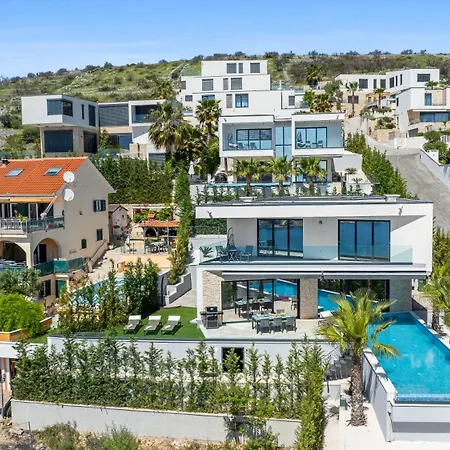 Medusa Villa *